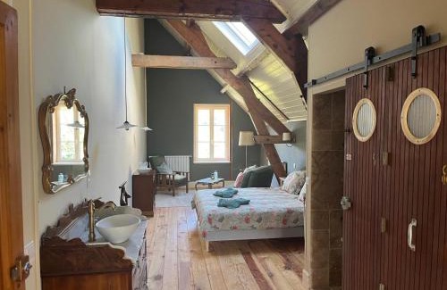 Saint-Symphorien-de-Marmagne Bed & Breakfast | Moulin de Maupoy