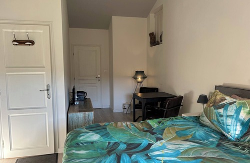 Viverols Bed & Breakfast | Moulin des Comtes, spacious guest room with all comforts in a peaceful setting