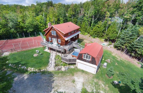 West Dover Ski Chalet | MOUNT SNOW VERMONT - Privacy-Arctic Spa HOT TUB - 2 minutes to North Access Road