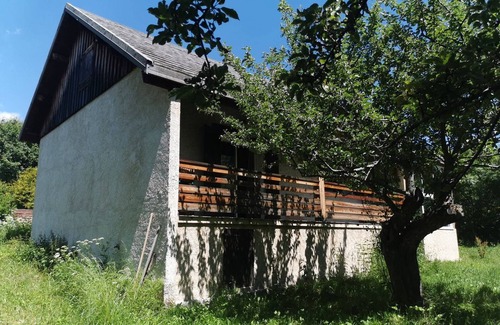Saint-Michel-de-Chaillol Ski Chalet | Mountain Home with Garden - 3 BR, 2 BA, Veranda, Fireplace, Pet-Friendly