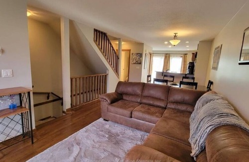 East Kootenay House | Mountain and Lake Get Away for the Family