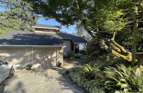 Mercer Island House | Mountain and Lake views on Mercer Island