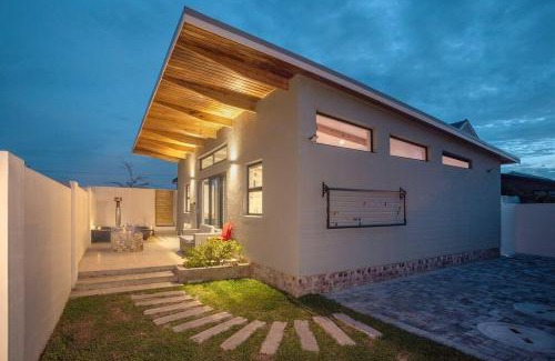 Sandbaai Apartment | Mountain and Sea Cottage