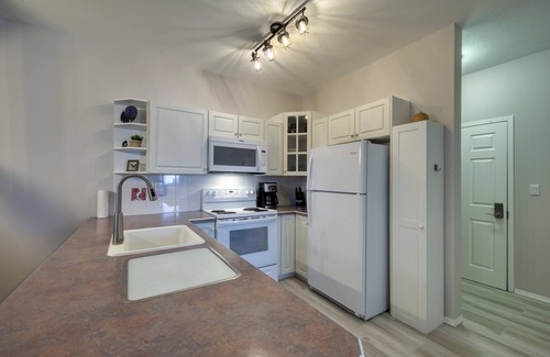 East Kootenay House | Mountain Burrow 2 bedroom suite, sleeps 8: Unit 2005A&B