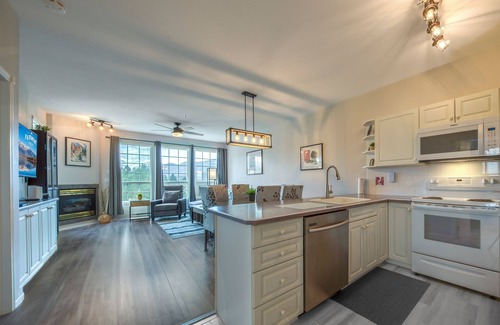East Kootenay House | Mountain Burrow 2 bedroom suite, sleeps 8: Unit 2005A&B