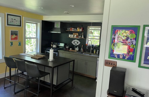Montpelier House | Mountain biker/Hiker paradise. dog friendly. 10 minutes to downtown Montpelier