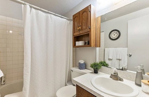 Ferron House | Mountain Biking Close By, Fully Fenced Yard!