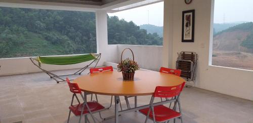 Yen Binh House | Mountain Breath Retreat - Am Nui Tho