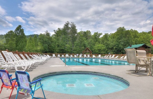 Gatlinburg - Pigeon Forge Cabin | Mountain Breeze Beautiful cabin, easy access, gorgeous views, Priced right