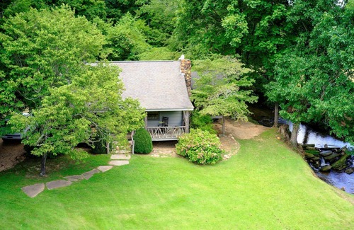 Clarkesville Cabin | Mountain cabin on beautiful trout stream near Soque River