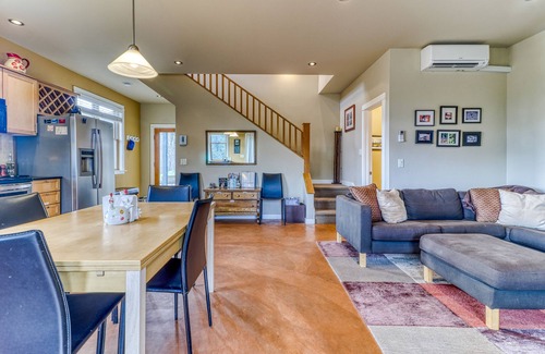 White Salmon House | Mountain cabin on 5 acres with private hot tub & Mt. Hood views