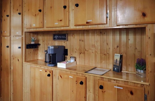 Stanley Ski Chalet | Mountain Cabin w Hot Tub, Deck, Grill & Fire Pit