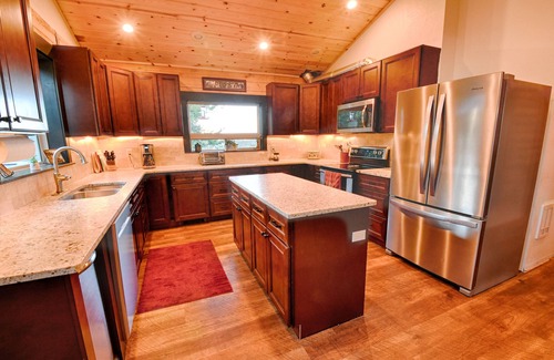 Tamarack Resort Cabin | Mountain Cabin w/Hot Tub & Views - Memory Maker!