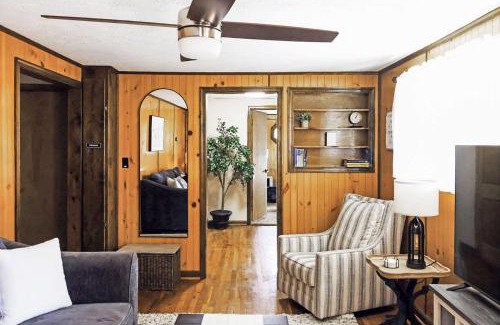 Stanley Ski Chalet | Mountain Cabin w Hot Tub Deck Grill & Fire Pit