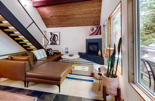 Rhododendron Cabin | Mountain cabin with private hot tub, deck, fireplace & seasonal pool access