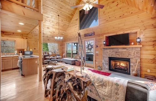 Sylva Cabin | Mountain cabin with private hot tub, covered deck & incredible view