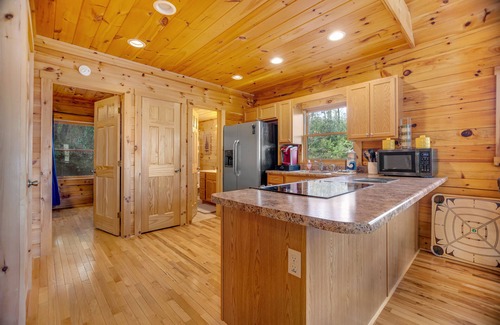 Sylva Cabin | Mountain cabin with private hot tub, covered deck & incredible view