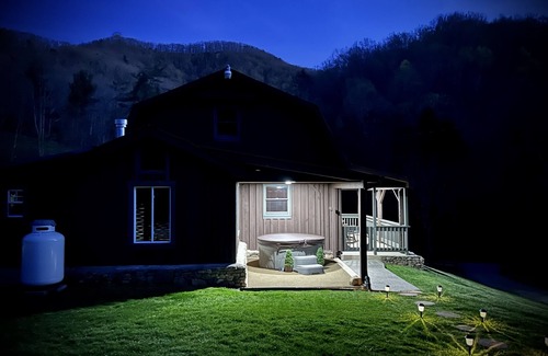 Ironto Cabin | Mountain Creek Lodge located within 20 minutes of Virginia Tech