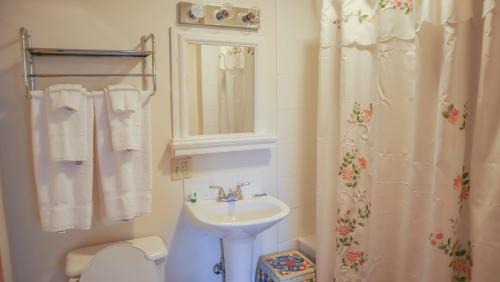Mount Holly Springs Hotel | Mountain Creek Tavern