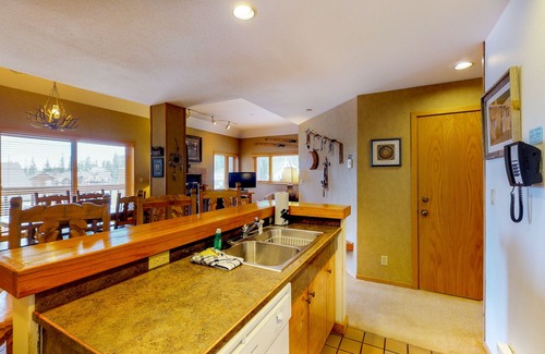 Purgatory Condo | Mountain dream with ski-In/ski-Out Access, WiFi, hot tub, & pool