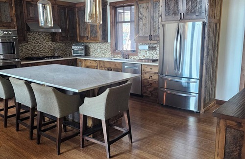 Riverview Ranch House | Mountain Escape. 4-bedrooms, 20 acres, 40-mins to Yellowstone, 10-min to Big Sky