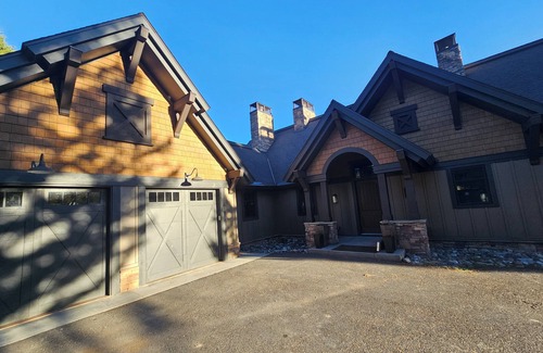 Riverview Ranch House | Mountain Escape. 4-bedrooms, 20 acres, 40-mins to Yellowstone, 10-min to Big Sky