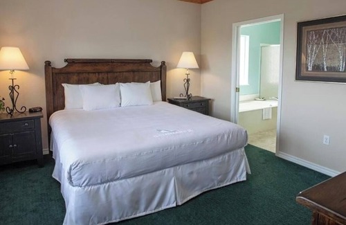 Branson Hotel | Mountain Escape w/Kitchen & Balcony – Ideal for Nature-Loving Groups | 3 Units
