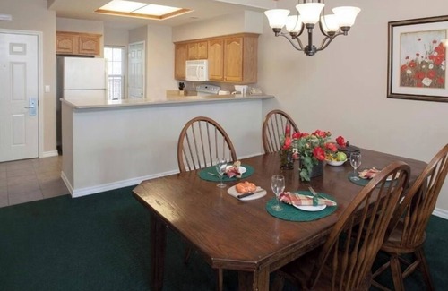 Branson Hotel | Mountain Escape w/Kitchen & Balcony – Ideal for Nature-Loving Groups | 3 Units