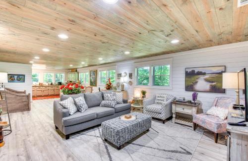 Clarkesville House | Mountain Escape with Gas Grill Near Lake Burton!