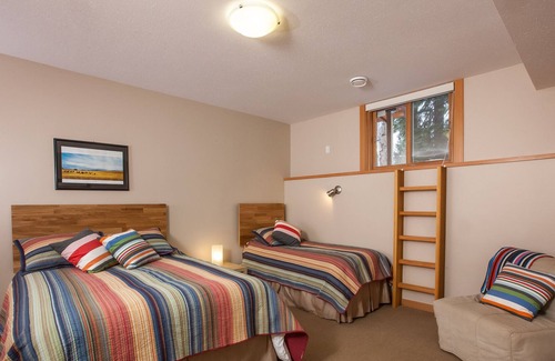 Revelstoke House | Mountain Gate Lodge, Luxury Vacation Home 2kms from Revelstoke Mountain Resort