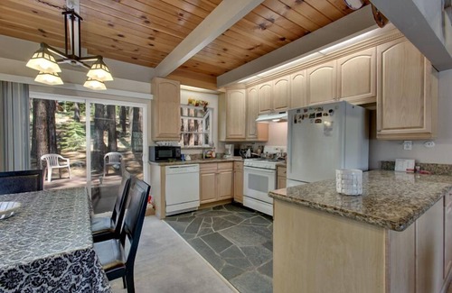 Country Club Estates Ski Chalet | Mountain Gateway | Private Deck | Trail Access