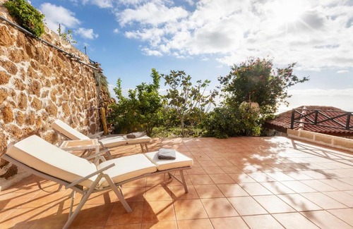 Guimar House | Mountain Getaway for Hikers 1