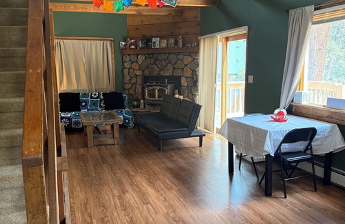 Pine House | Mountain Getaway Near Red Rocks