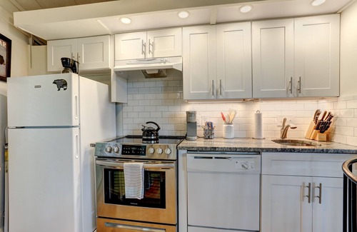 Big Canoe House | Mountain Getaway Nestled In The Foothills of The Blue Ridge Mountains.