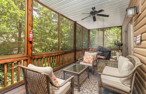 Mount Ida Condo | Mountain Harbor Resort Condo 2Bed 2Bath. Large Screen Deck. Pool 2-minute walk
