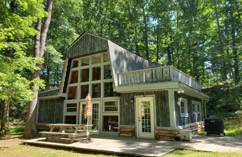 Luray House | Mountain Hideaway