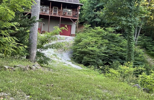 Seymour Cabin | Mountain High, located on Bluff Mountain in Seymour TN. Peaceful, quaint getaway