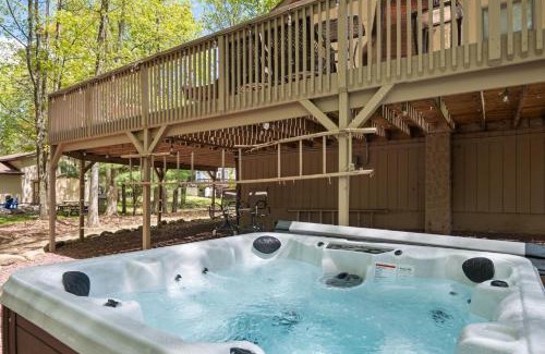 Lake Harmony House | Mountain Holidays-Sleeps 18 Firepit Bar & Gameroom