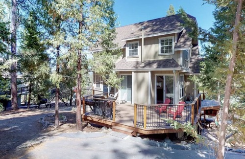 Groveland House | Mountain Home, 30 mins from Yosemite, near lake & golf course.