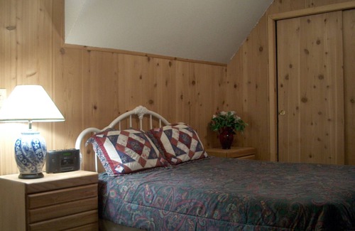 South Lake Tahoe Cabin | MOUNTAIN HOME LODGE TO A UNIQUE EXTENDED STAY ACRE+ FOR YOUR GROUP 8-40