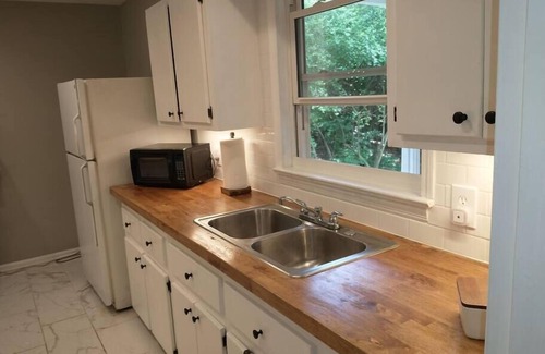 Chattanooga House | mountain house feel only 3.5 miles to downtown on missionary ridge