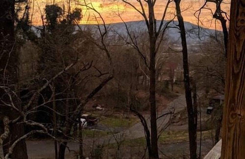 Chattanooga House | mountain house feel only 3.5 miles to downtown on missionary ridge