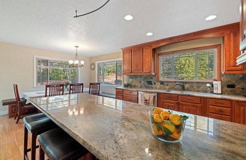 Sonora House | Mountain House - Retreat/Newly Remodeled! Linens Included