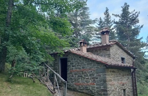 Moggiana Apartment | Mountain Hut 'Camera Nel Verde' with Mountain View, Shared Garden and Wi-Fi