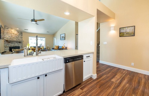 Woodlands Village House | Mountain Jewel | Modern Townhome in the Pines | Great Location | Near Downtown Flagstaff