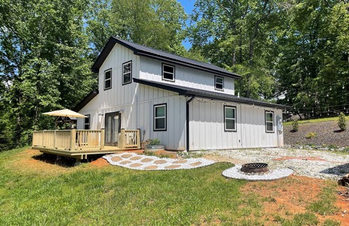 Young Harris House | Mountain/Lake Escape in Lake Chatuge