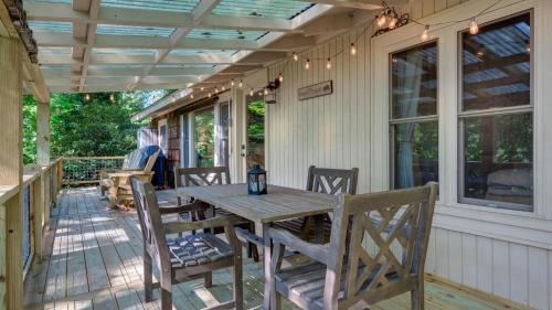Mirror Lake House | Mountain Laurel Tree House