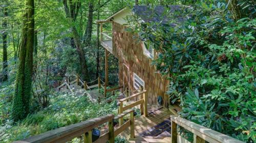 Mirror Lake House | Mountain Laurel Tree House