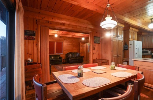 Natural Bridge House | Mountain Lodge: Heated Pool 83°