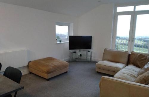 Nantgarw Apartment | Mountain Lodge with magical views
